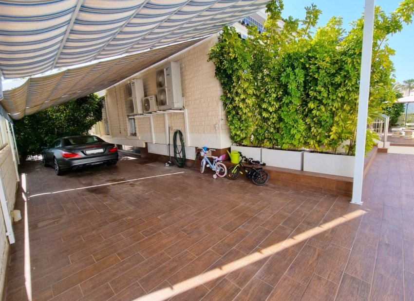 Resale - Villa - Torrevieia - La Mata