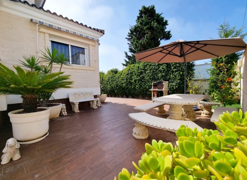 Resale - Villa - Torrevieia - La Mata