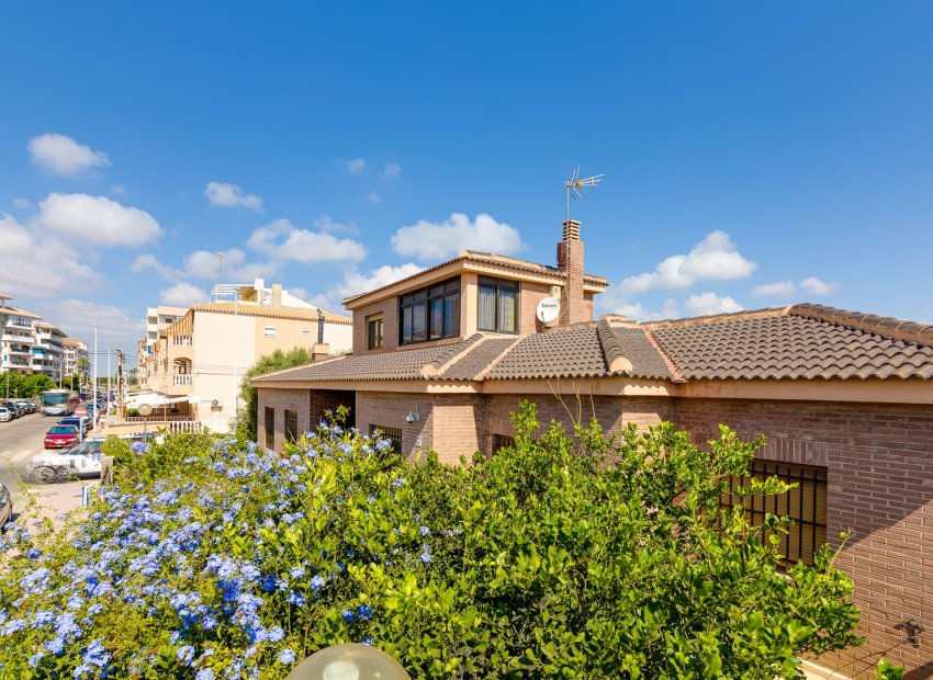 Resale - Villa - Torrevieia - La Mata