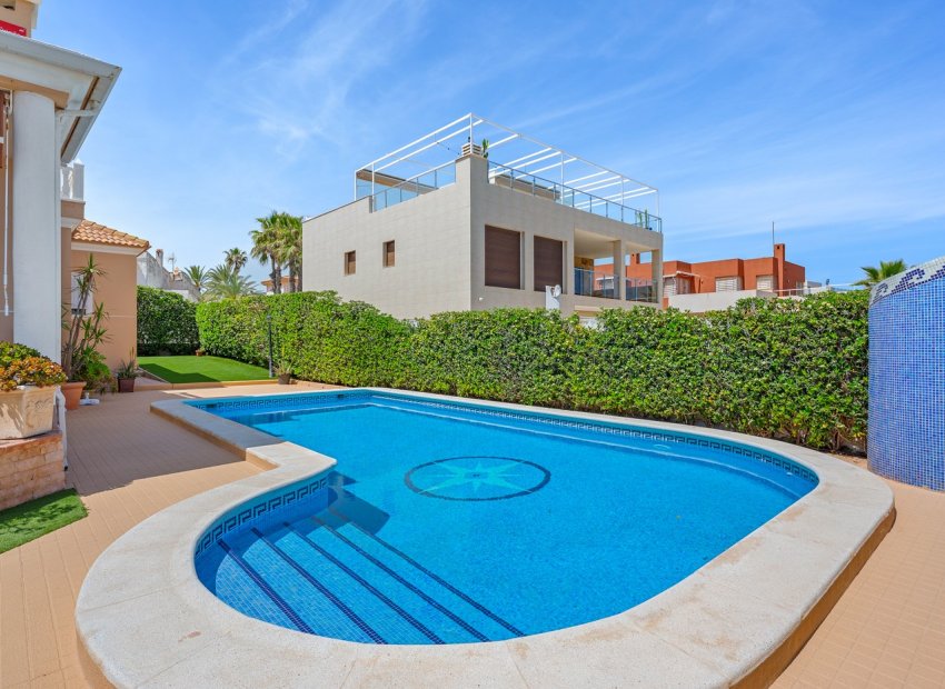 Resale - Villa - Torrevieia - La Mata