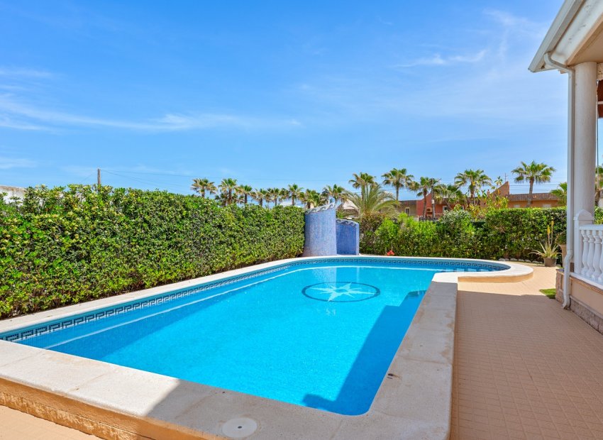Resale - Villa - Torrevieia - La Mata