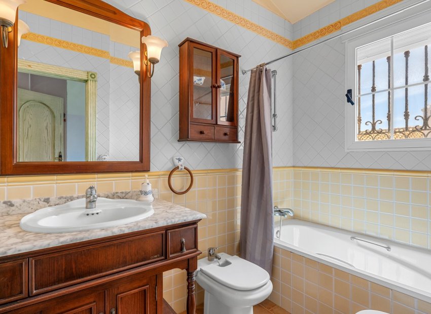 Resale - Villa - Torrevieia - La Mata
