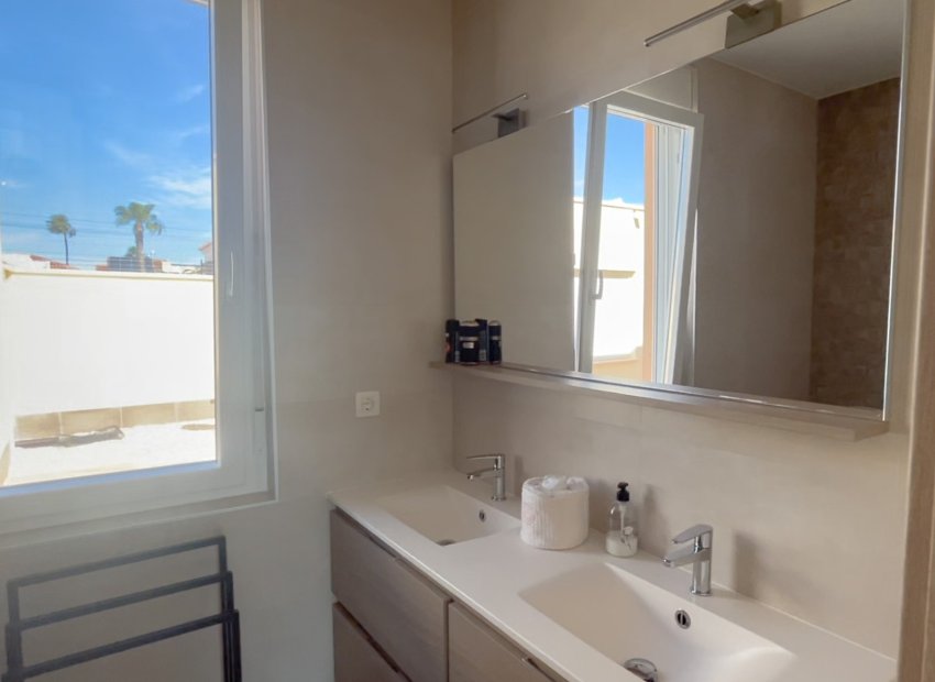 Resale - Villa - Torrevieia - La Siesta