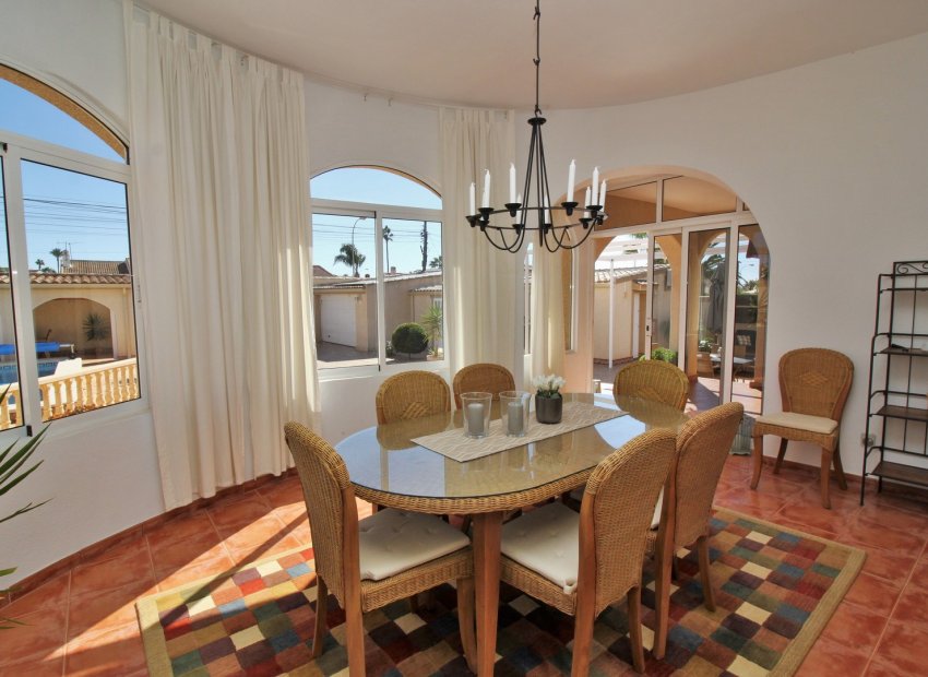 Resale - Villa - Torrevieia - La Siesta