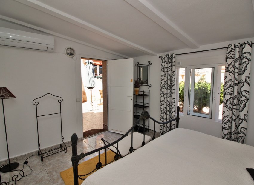 Resale - Villa - Torrevieia - La Siesta