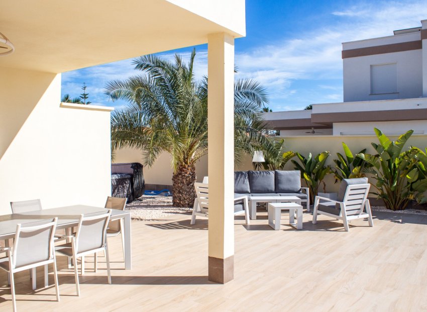 Resale - Villa - Torrevieia - La Siesta