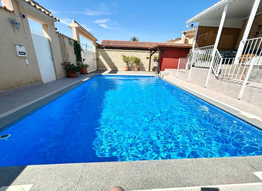 Resale - Villa - Torrevieia - La Siesta