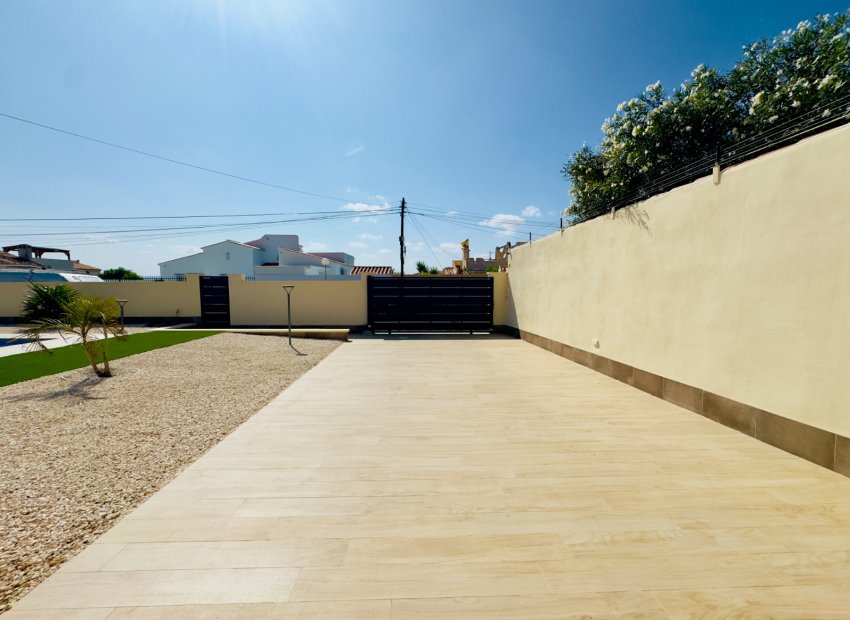 Resale - Villa - Torrevieia - La Siesta