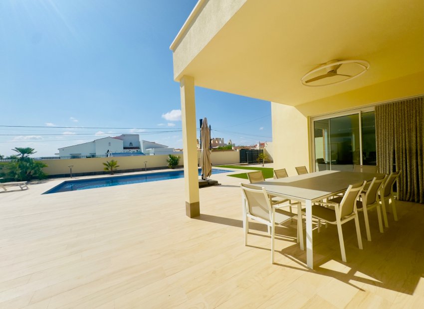 Resale - Villa - Torrevieia - La Siesta