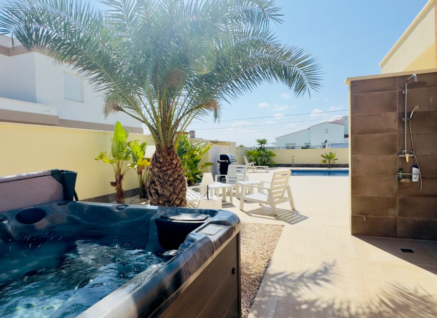 Resale - Villa - Torrevieia - La Siesta