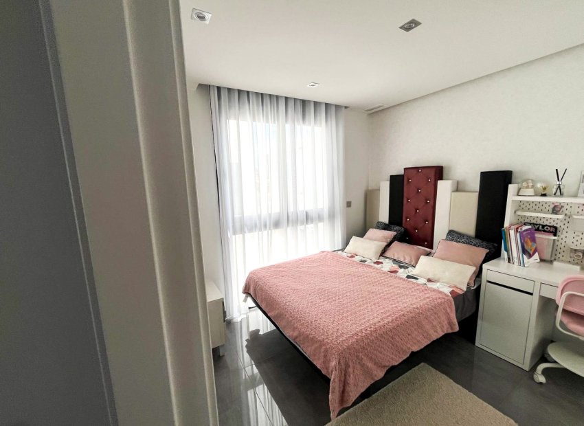 Resale - Villa - Torrevieia - Los Altos