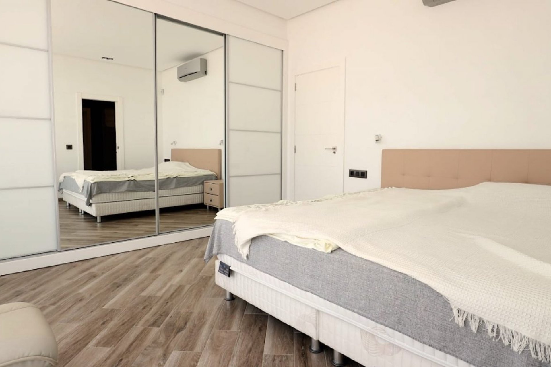 Resale - Villa - Torrevieia - Los Angeles