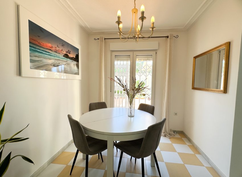 Resale - Villa - Torrevieia - Nueva Torrevieja