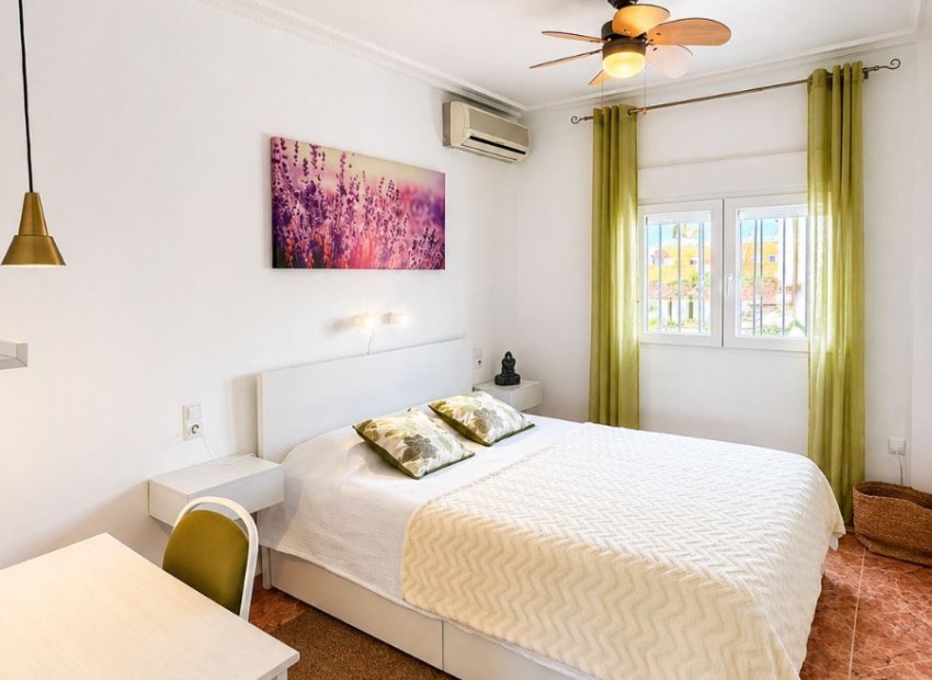 Resale - Villa - Torrevieia - Nueva Torrevieja