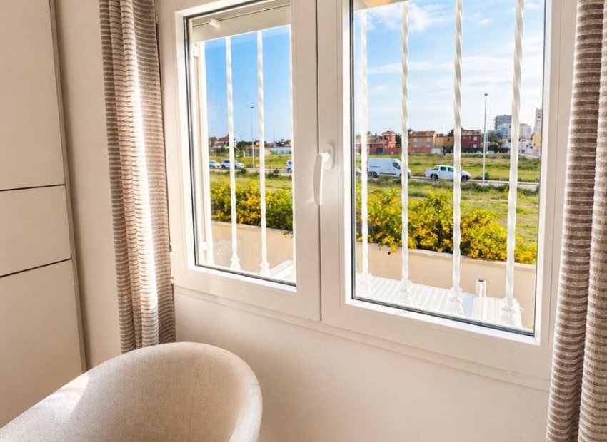 Resale - Villa - Torrevieia - Nueva Torrevieja