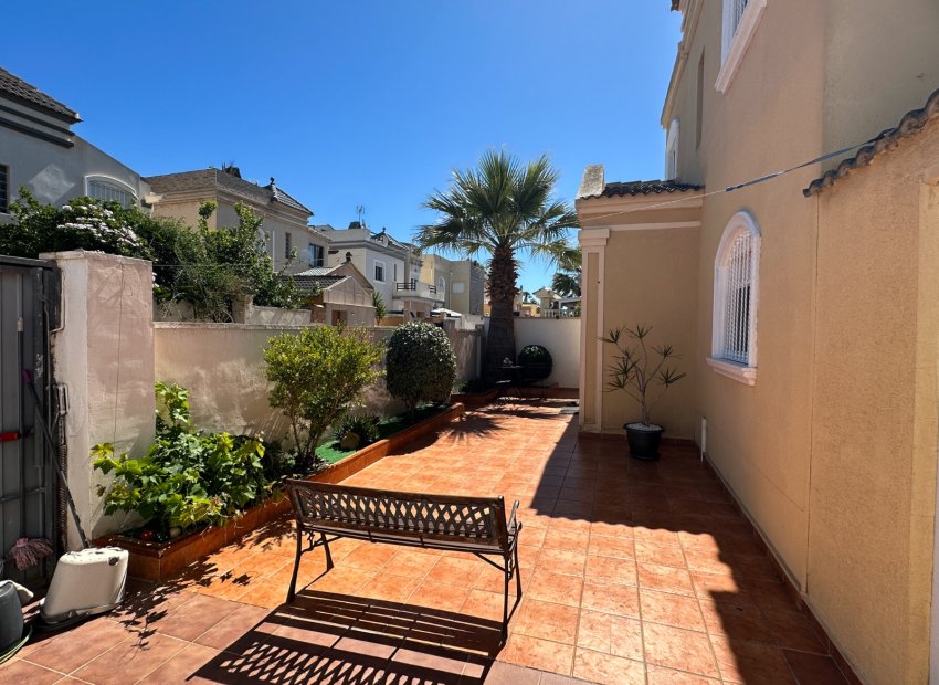 Resale - Villa - Torrevieia - Nueva Torrevieja