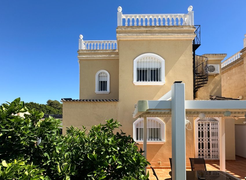 Resale - Villa - Torrevieia - Nueva Torrevieja