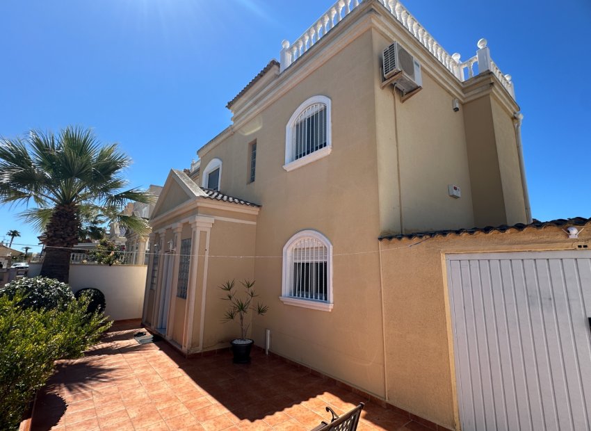 Resale - Villa - Torrevieia - Nueva Torrevieja