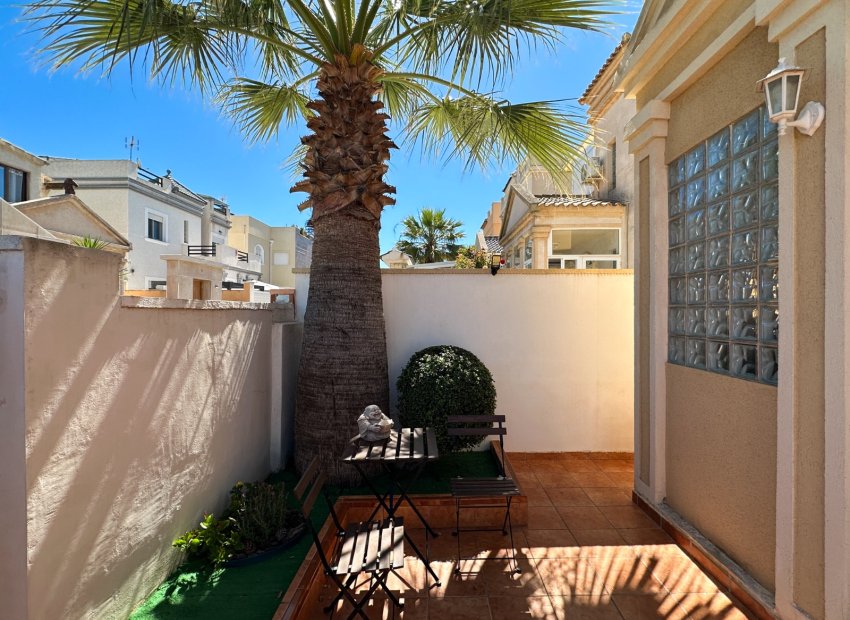 Resale - Villa - Torrevieia - Nueva Torrevieja