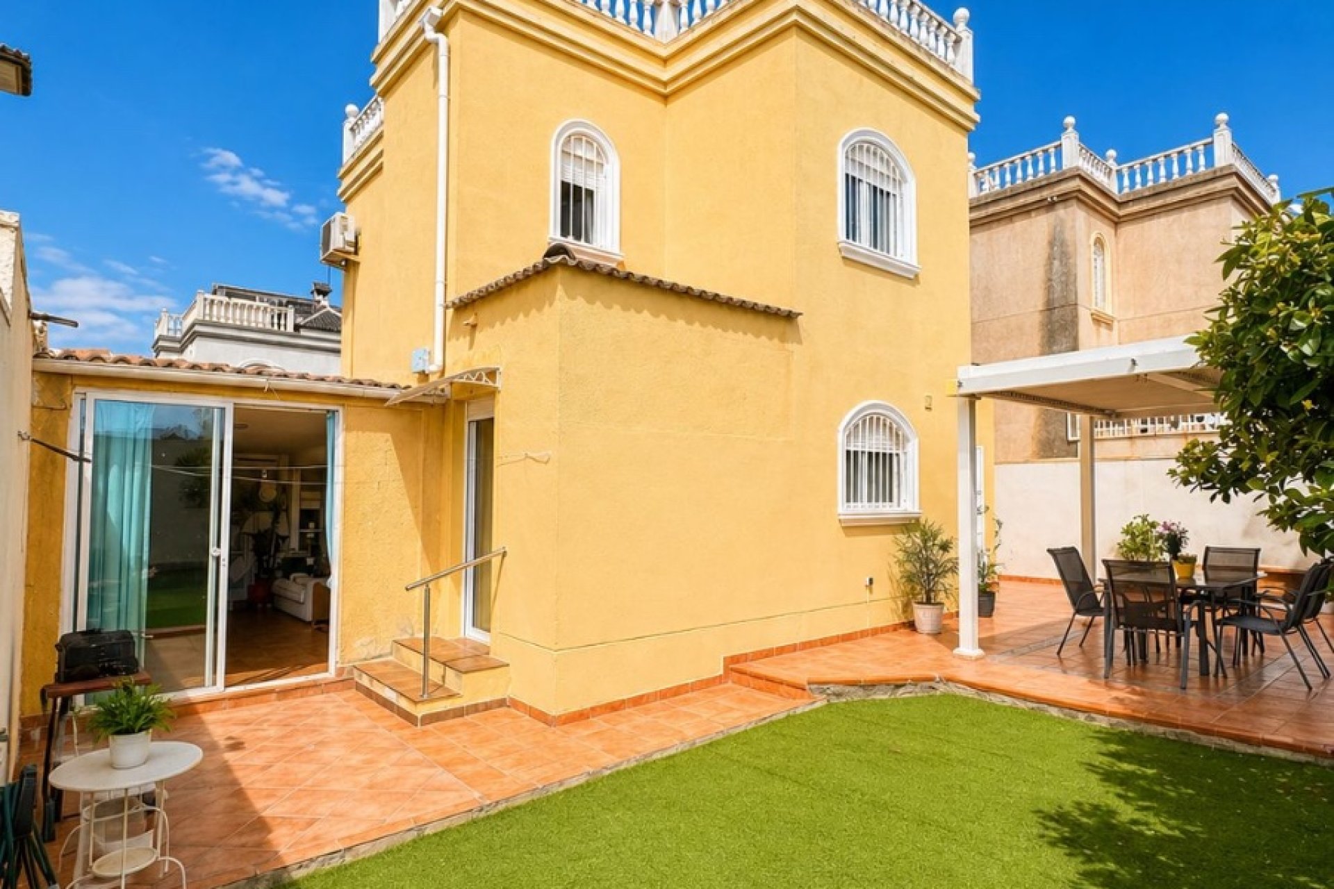 Resale - Villa - Torrevieia - Nueva Torrevieja