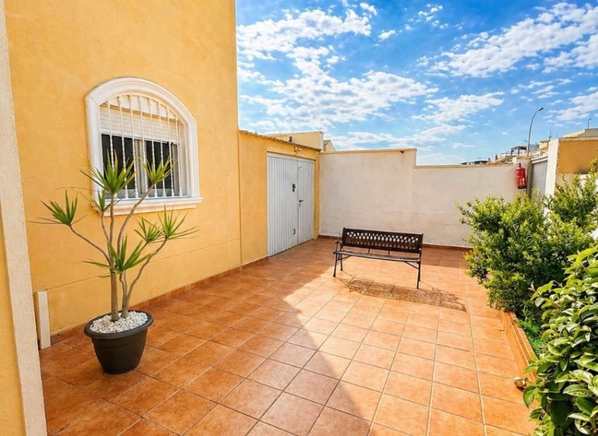 Resale - Villa - Torrevieia - Nueva Torrevieja
