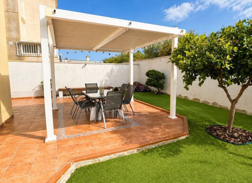 Resale - Villa - Torrevieia - Nueva Torrevieja