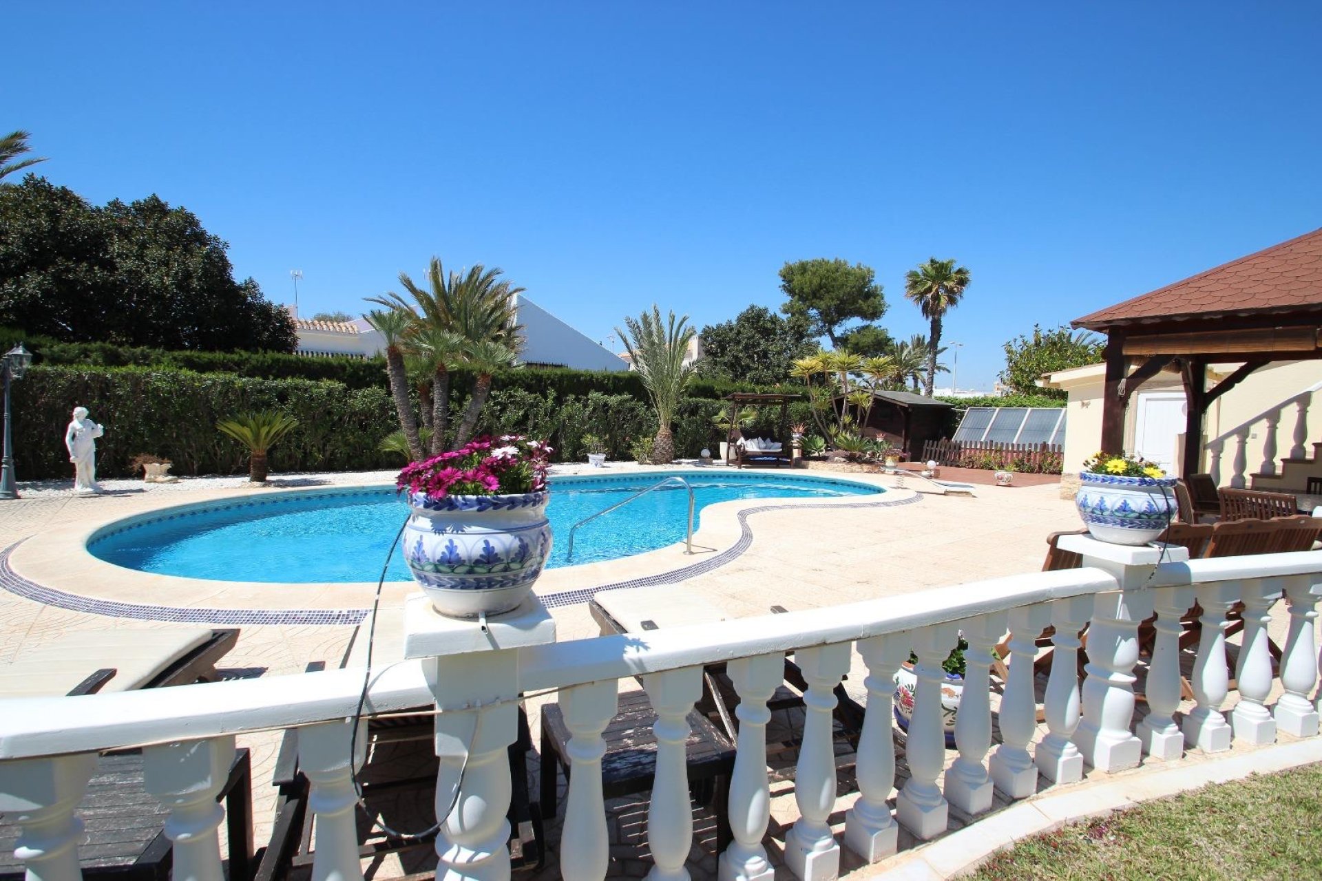 Resale - Villa - Torrevieia - Punta Prima