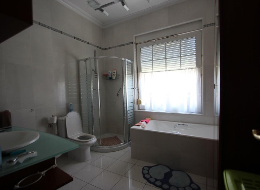 Resale - Villa - Torrevieia - Punta Prima