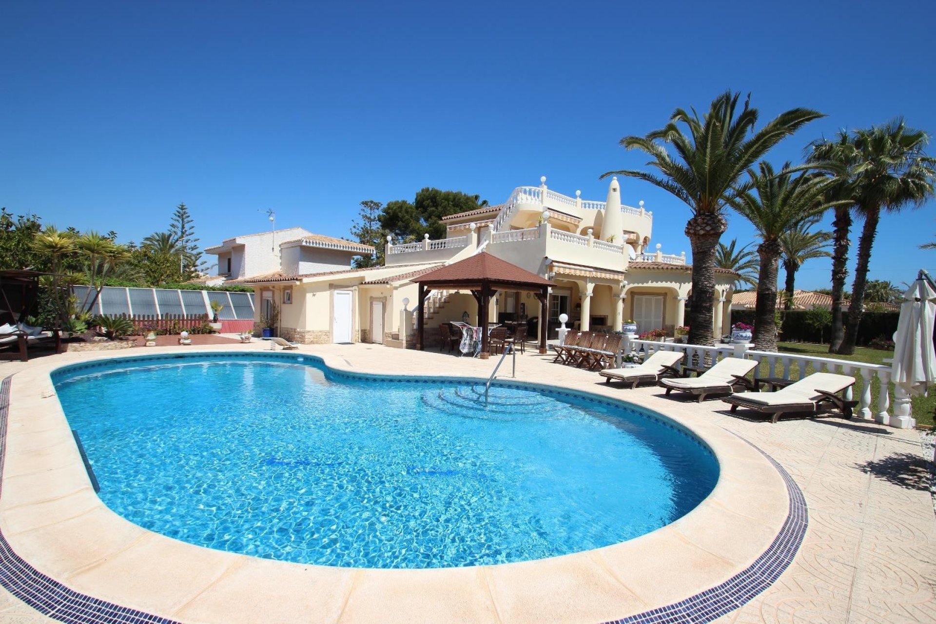 Resale - Villa - Torrevieia - Punta Prima