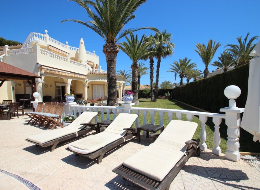 Resale - Villa - Torrevieia - Punta Prima