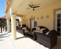 Resale - Villa - Torrevieia - Punta Prima