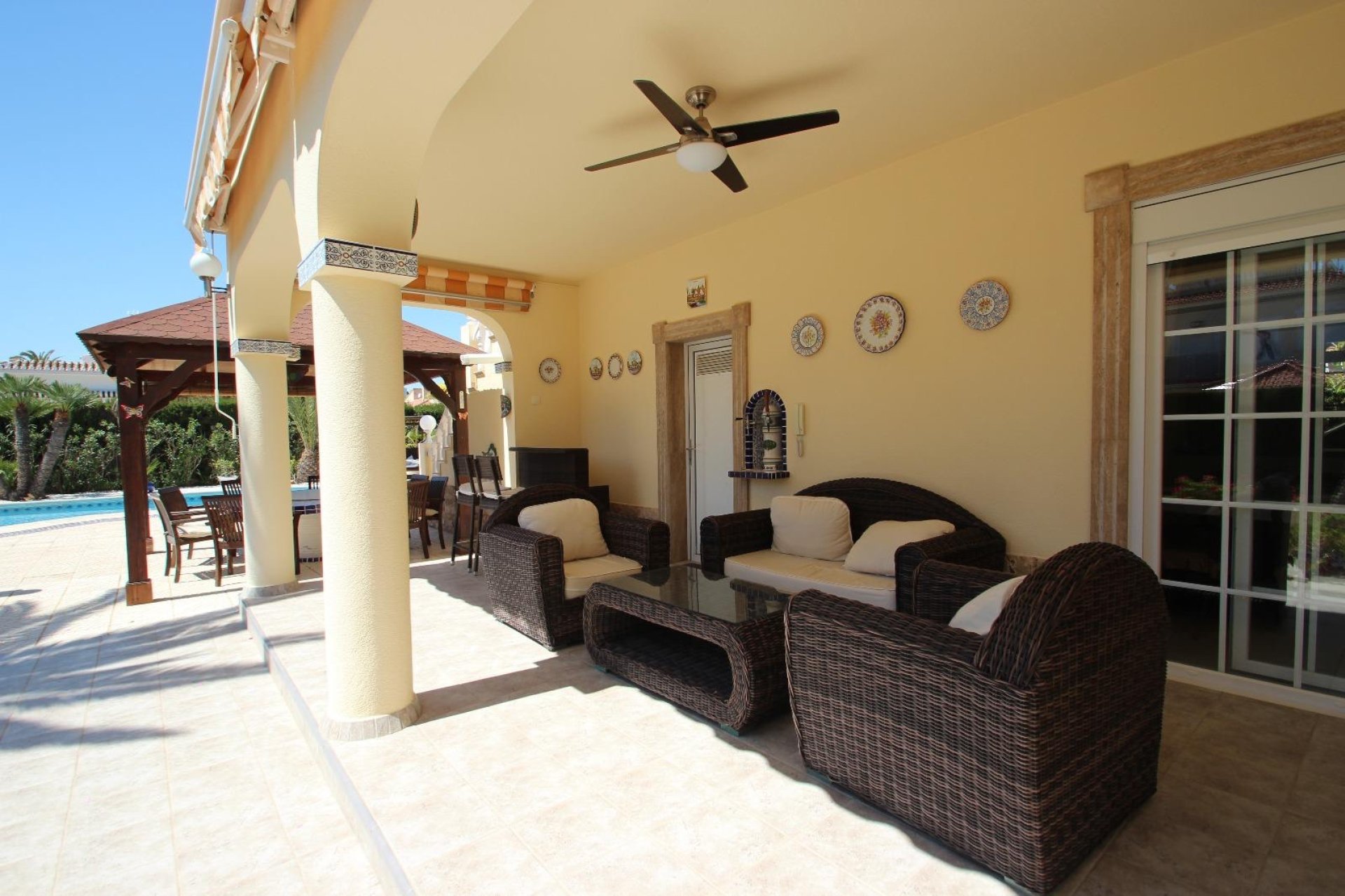 Resale - Villa - Torrevieia - Punta Prima