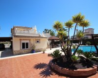 Resale - Villa - Torrevieia - Punta Prima
