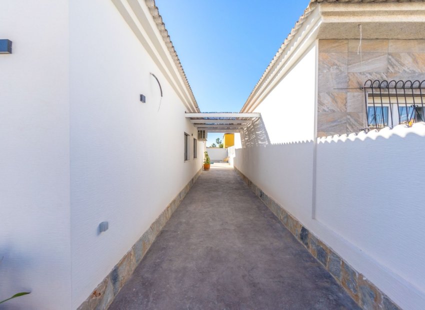 Resale - Villa - Torrevieia - San Luis