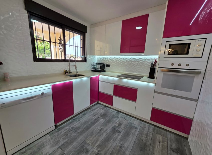 Resale - Villa - Torrevieia - Sector 25