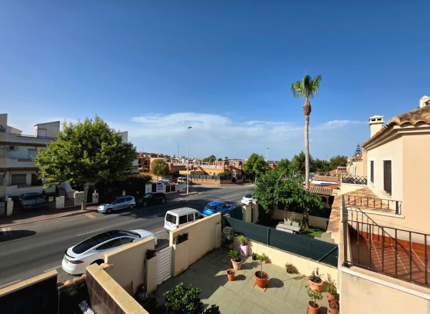 Resale - Villa - Torrevieia - Sector 25