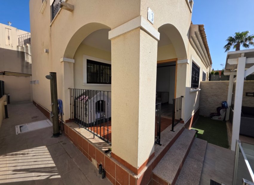Resale - Villa - Torrevieia - Sector 25