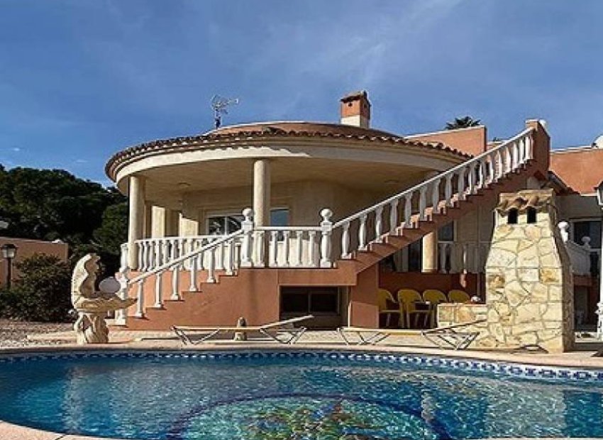 Resale - Villa - Torrevieia - Torrevieja