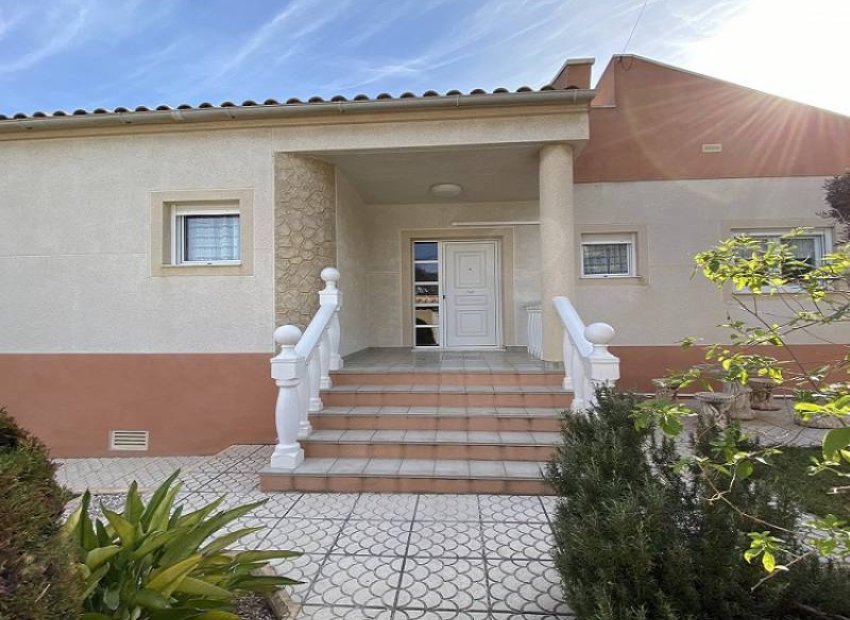 Resale - Villa - Torrevieia - Torrevieja