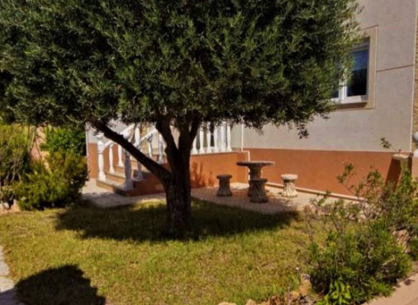 Resale - Villa - Torrevieia - Torrevieja
