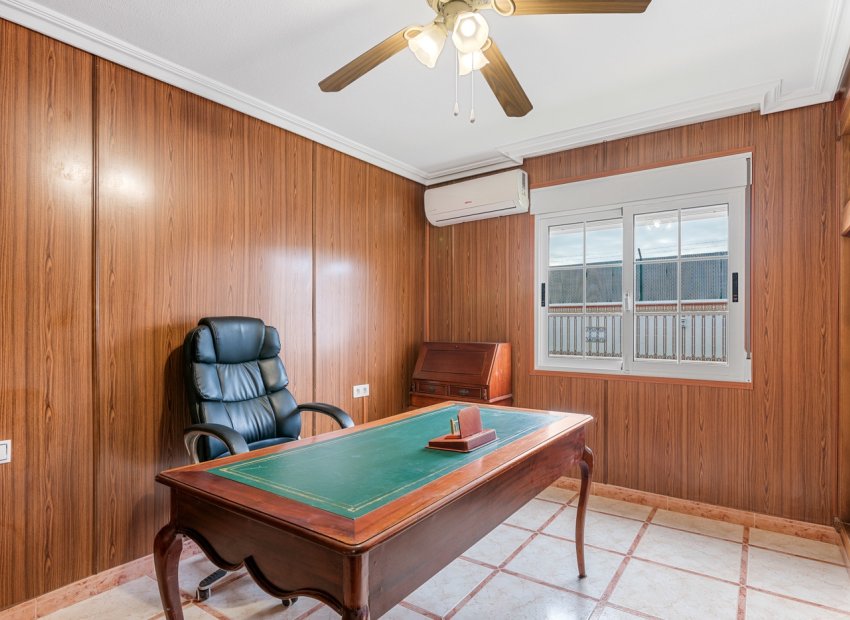 Resale - Villa - Torrevieia - Torrevieja