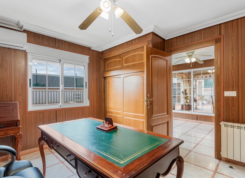 Resale - Villa - Torrevieia - Torrevieja