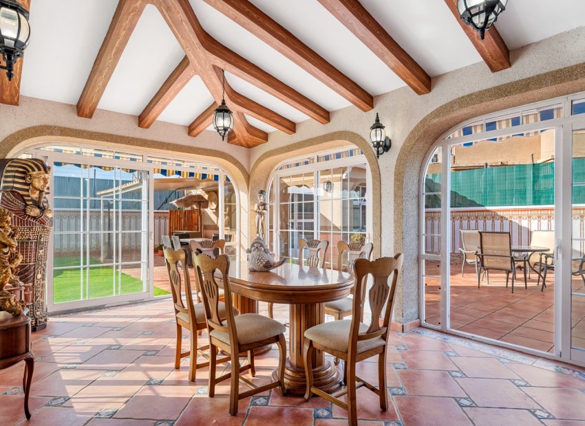 Resale - Villa - Torrevieia - Torrevieja