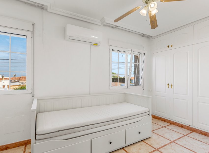 Resale - Villa - Torrevieia - Torrevieja