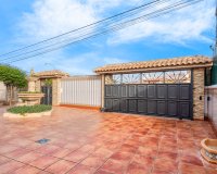 Resale - Villa - Torrevieia - Torrevieja