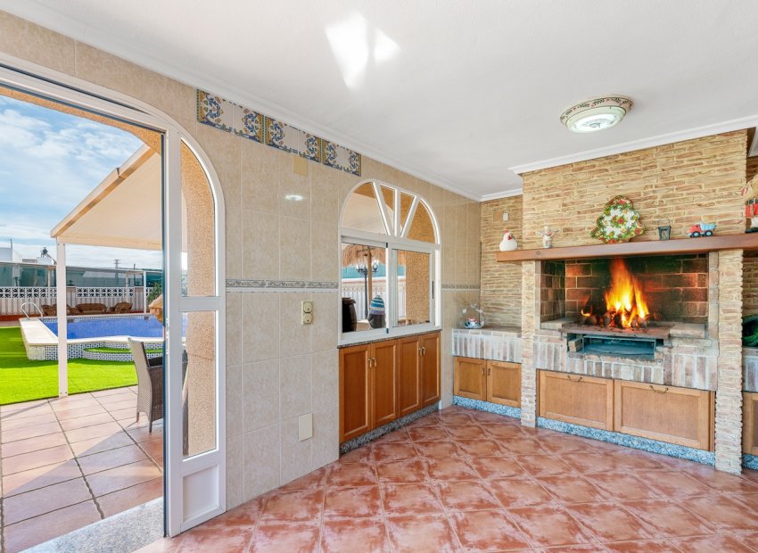 Resale - Villa - Torrevieia - Torrevieja