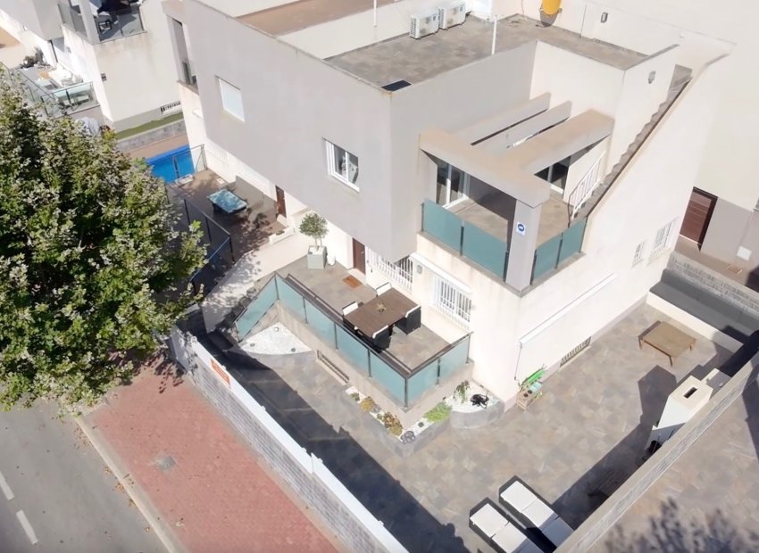 Resale - Villa - Torrevieia - Torrevieja