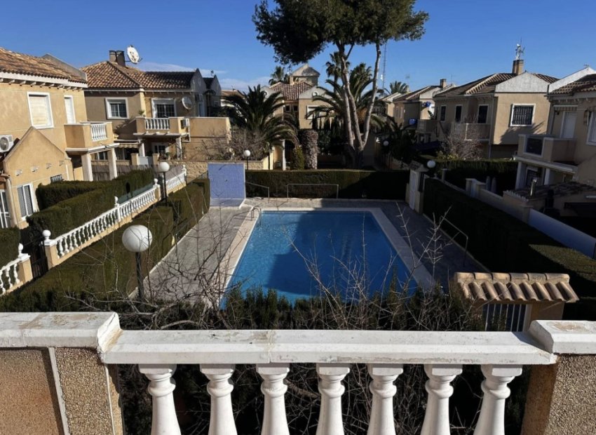 Resale - Villa - Torrevieia - Torrevieja