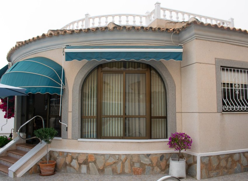 Resale - Villa - Torrevieia - Torrevieja