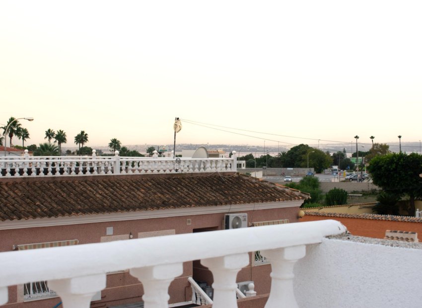 Resale - Villa - Torrevieia - Torrevieja